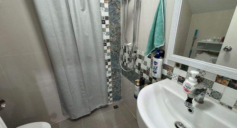 For sale 4 bedrooms townhouse in East Pattaya, Pattaya