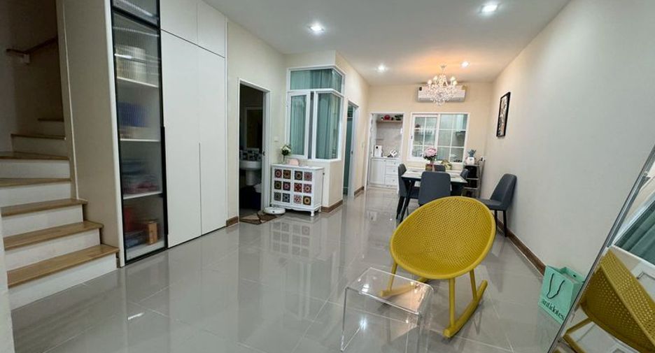 For sale 4 bedrooms townhouse in East Pattaya, Pattaya