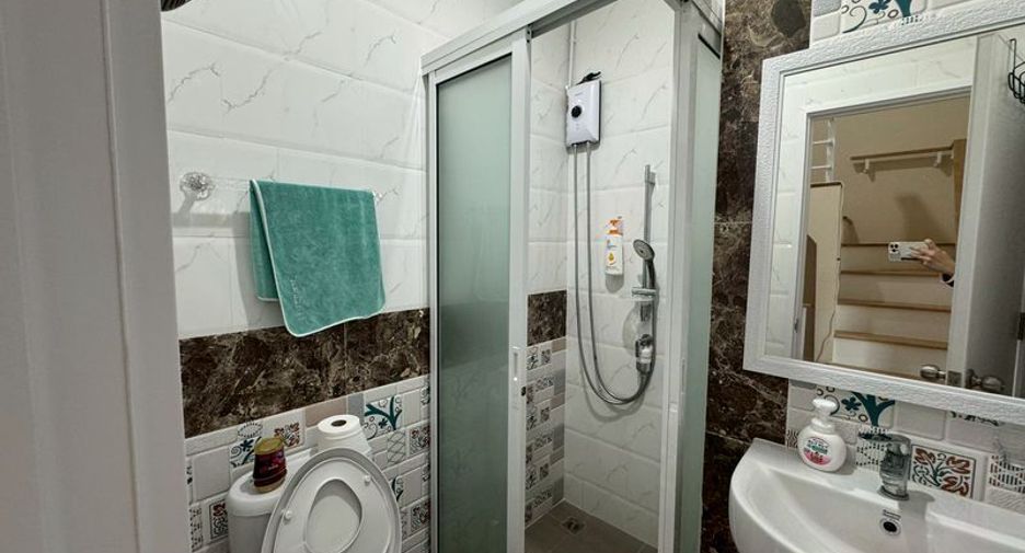 For sale 4 bedrooms townhouse in East Pattaya, Pattaya