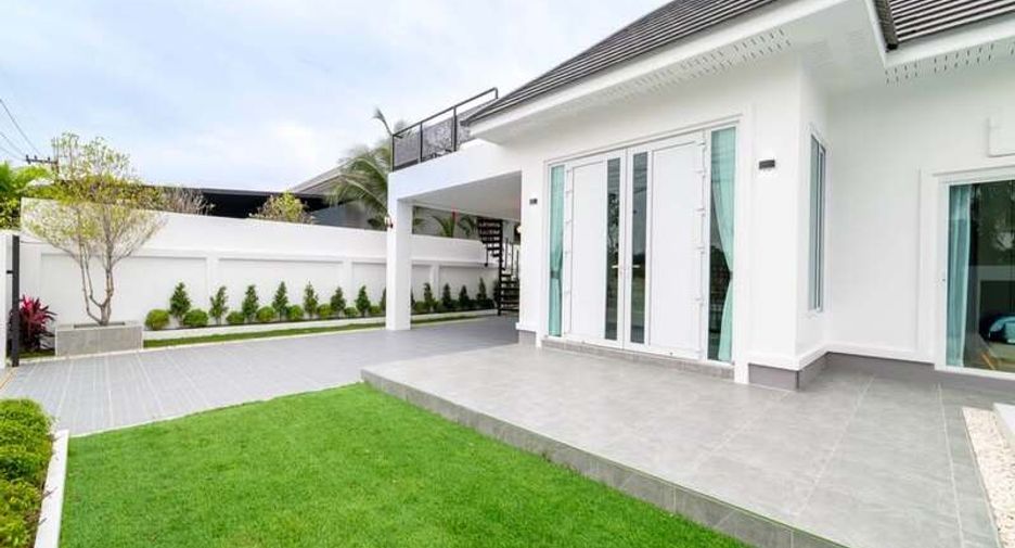 For sale 3 bedrooms villa in Bang Lamung, Chonburi