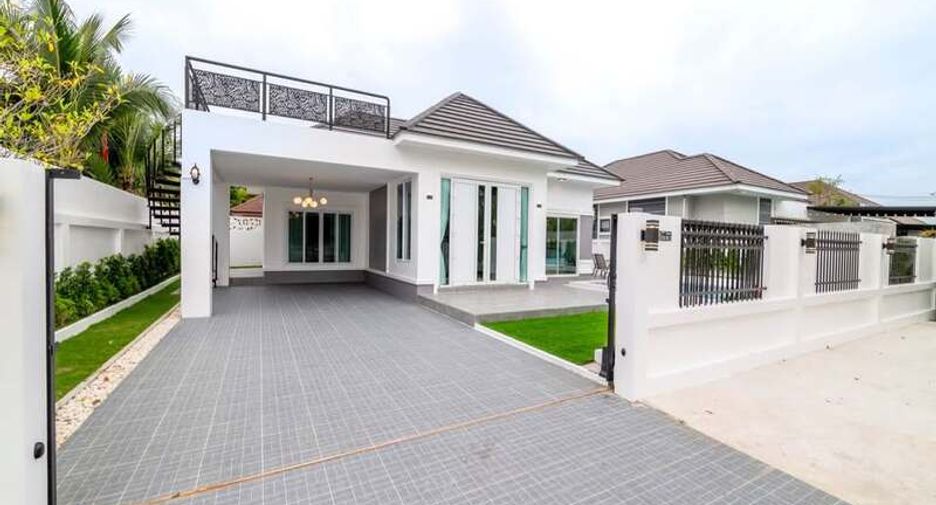 For sale 3 bedrooms villa in Bang Lamung, Chonburi
