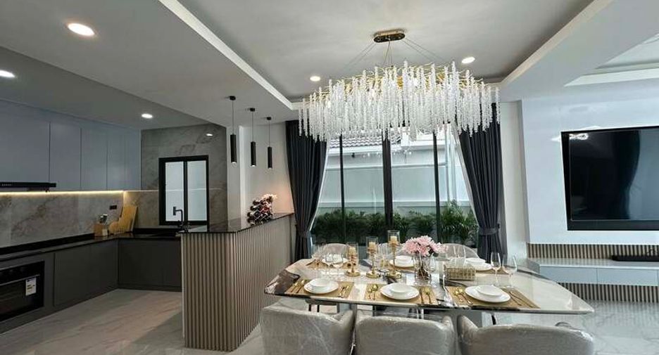 For sale 5 bedrooms villa in Jomtien, Pattaya