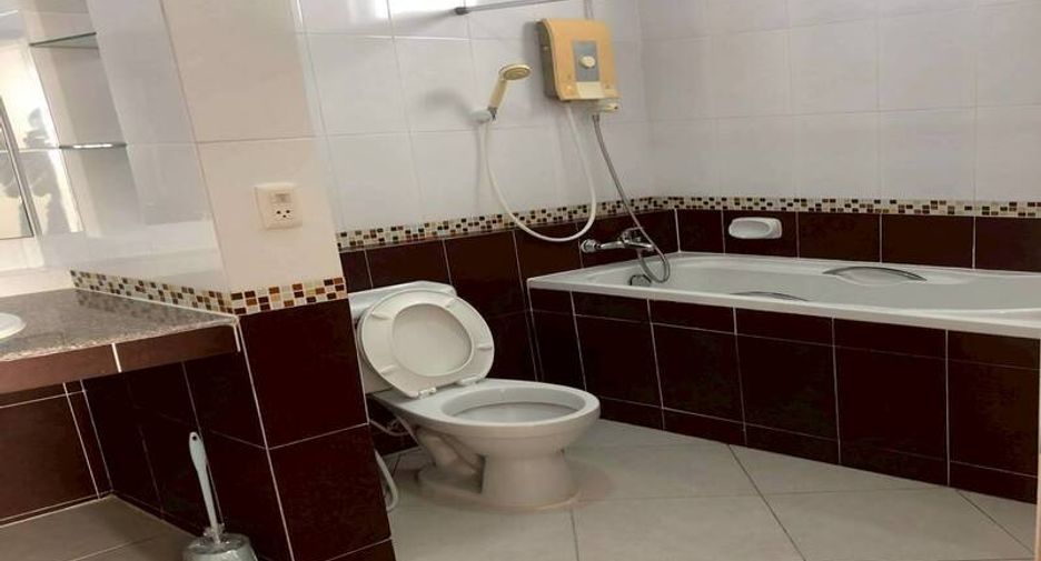For sale 3 bedrooms villa in East Pattaya, Pattaya