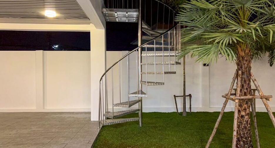 For sale 3 ベッドルーム villa in Huay Yai, Pattaya