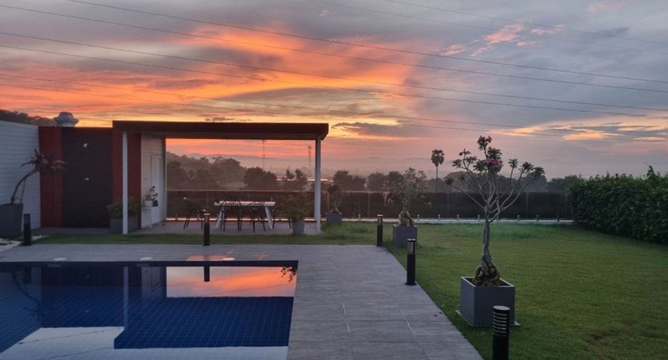 For sale 3 bedrooms villa in East Pattaya, Pattaya