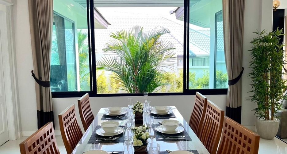 For sale 4 bedrooms villa in East Pattaya, Pattaya