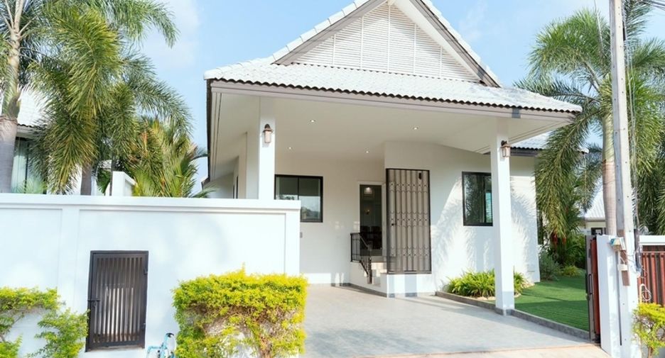 For sale 4 bedrooms villa in East Pattaya, Pattaya