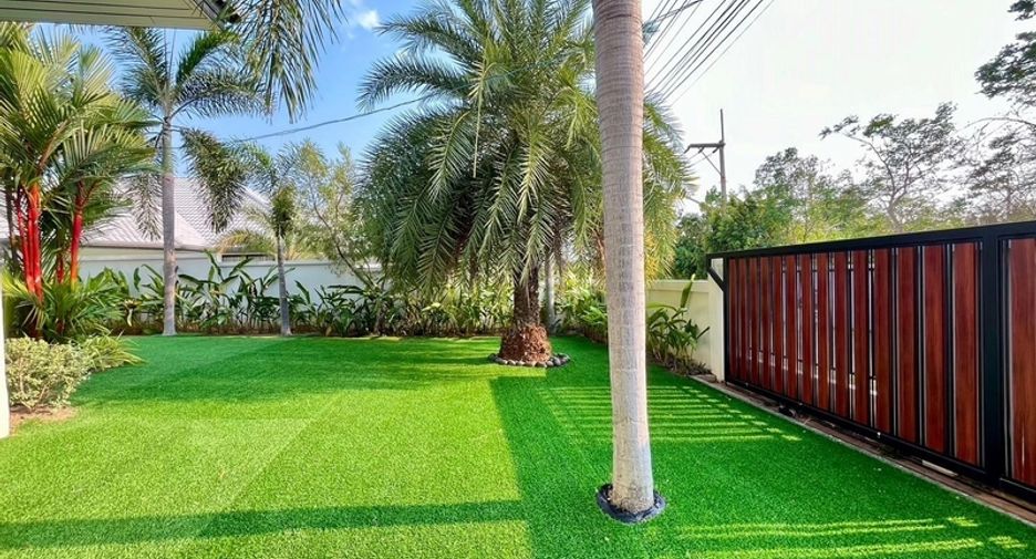 For sale 4 bedrooms villa in East Pattaya, Pattaya