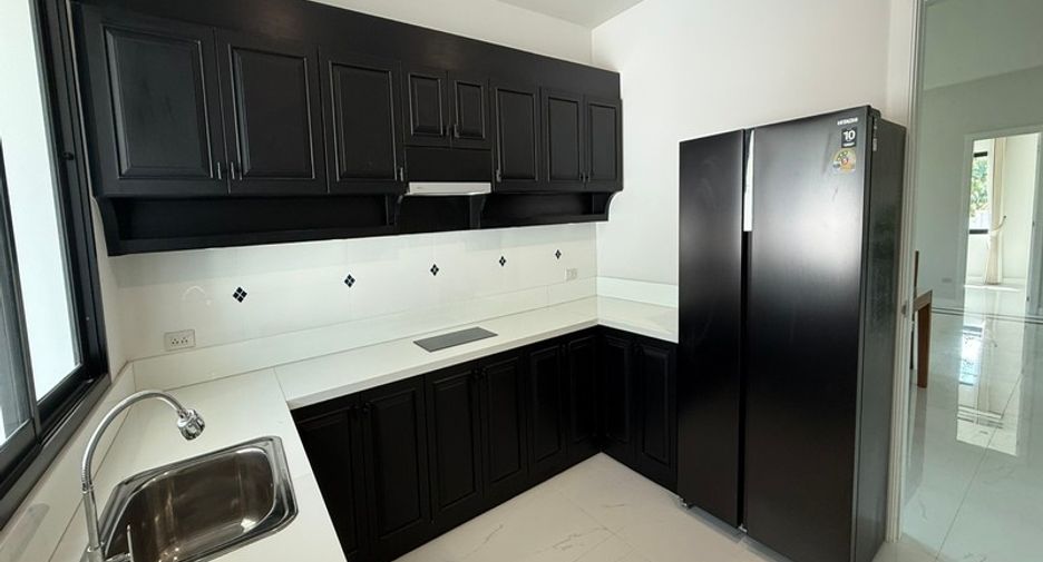 For sale 4 bedrooms villa in East Pattaya, Pattaya