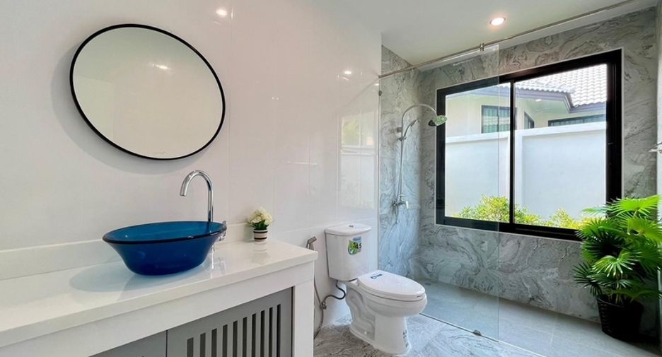 For sale 4 bedrooms villa in East Pattaya, Pattaya