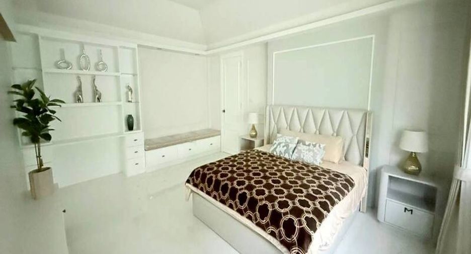 For sale 4 bedrooms villa in East Pattaya, Pattaya