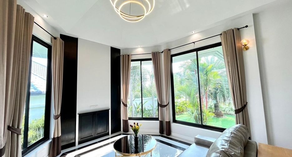 For sale 4 bedrooms villa in East Pattaya, Pattaya