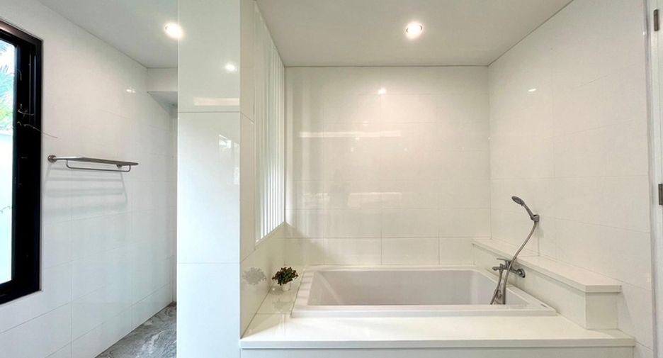 For sale 4 bedrooms villa in East Pattaya, Pattaya