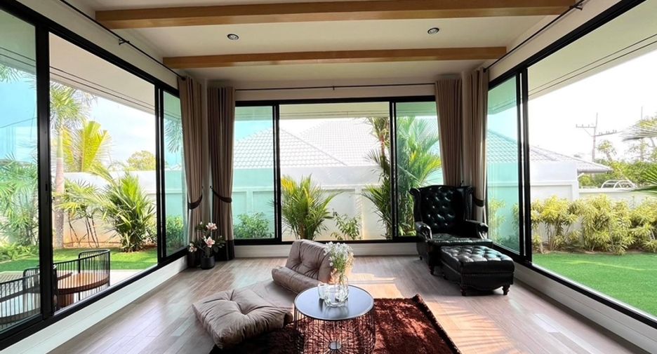 For sale 4 bedrooms villa in East Pattaya, Pattaya