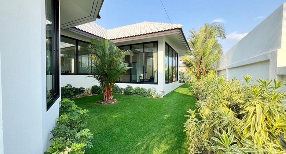 For sale 4 bedrooms villa in East Pattaya, Pattaya