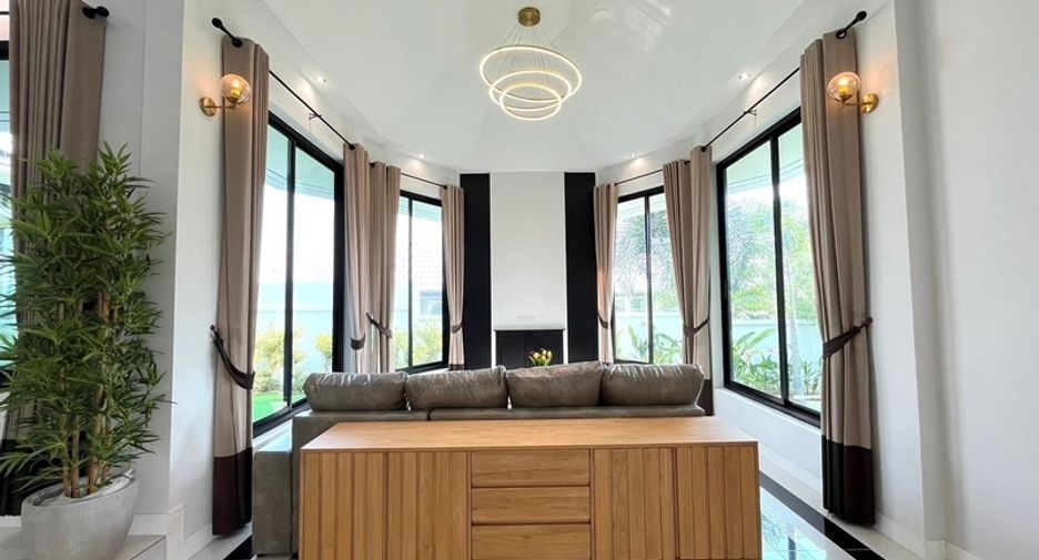For sale 4 bedrooms villa in East Pattaya, Pattaya