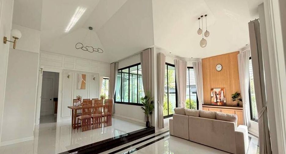 For sale 4 bedrooms villa in East Pattaya, Pattaya