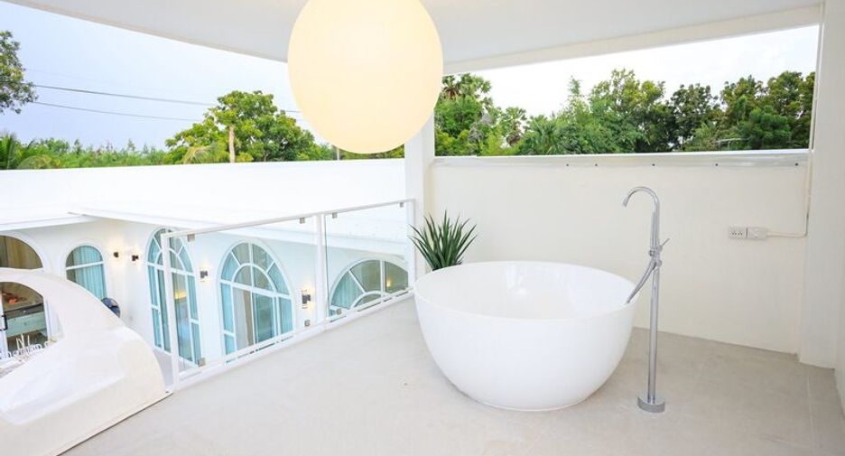 Villa zum Kauf mit 9 Zimmer in Huay Yai, Pattaya