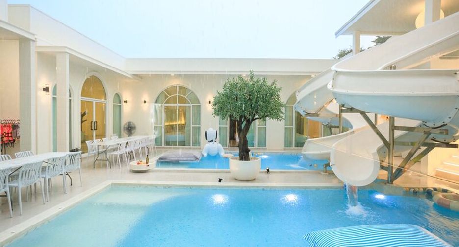Villa zum Kauf mit 9 Zimmer in Huay Yai, Pattaya