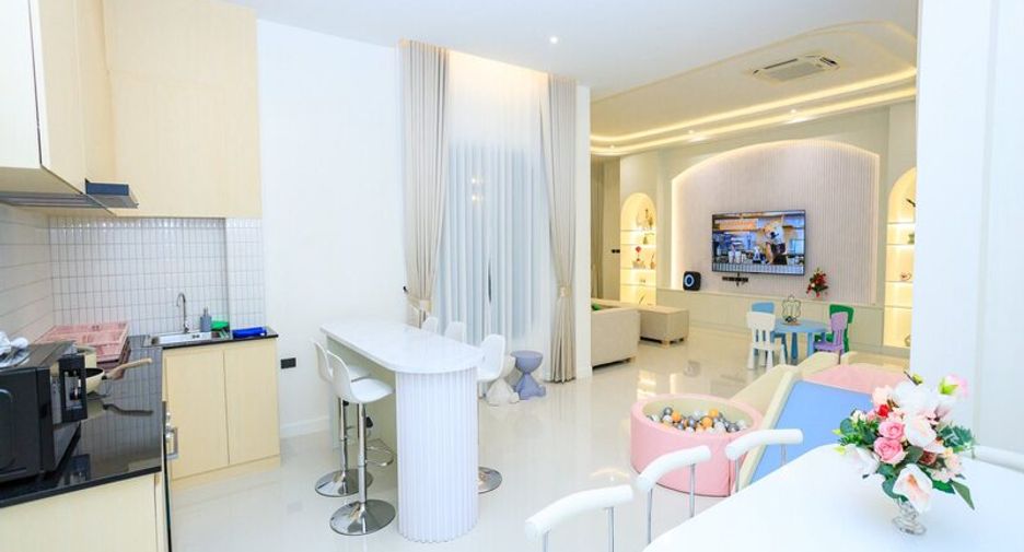 Villa zum Kauf mit 9 Zimmer in Huay Yai, Pattaya