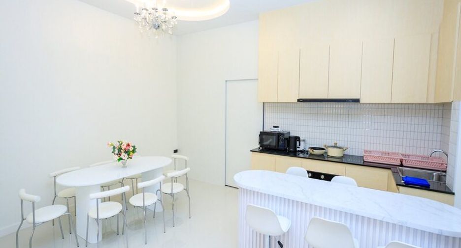 Villa zum Kauf mit 9 Zimmer in Huay Yai, Pattaya