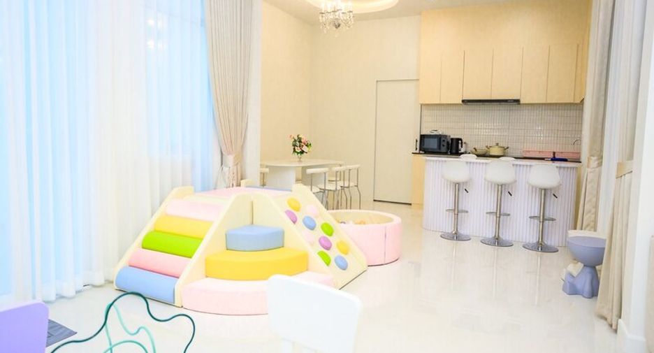 Villa zum Kauf mit 9 Zimmer in Huay Yai, Pattaya