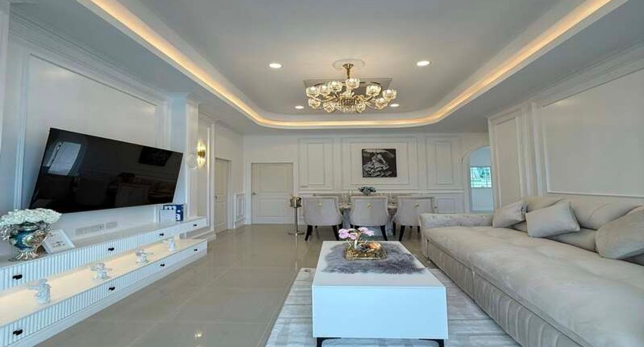 For rent 3 bedrooms villa in East Pattaya, Pattaya