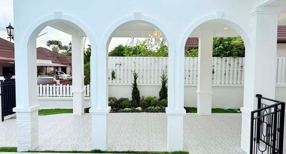 For rent 3 bedrooms villa in East Pattaya, Pattaya