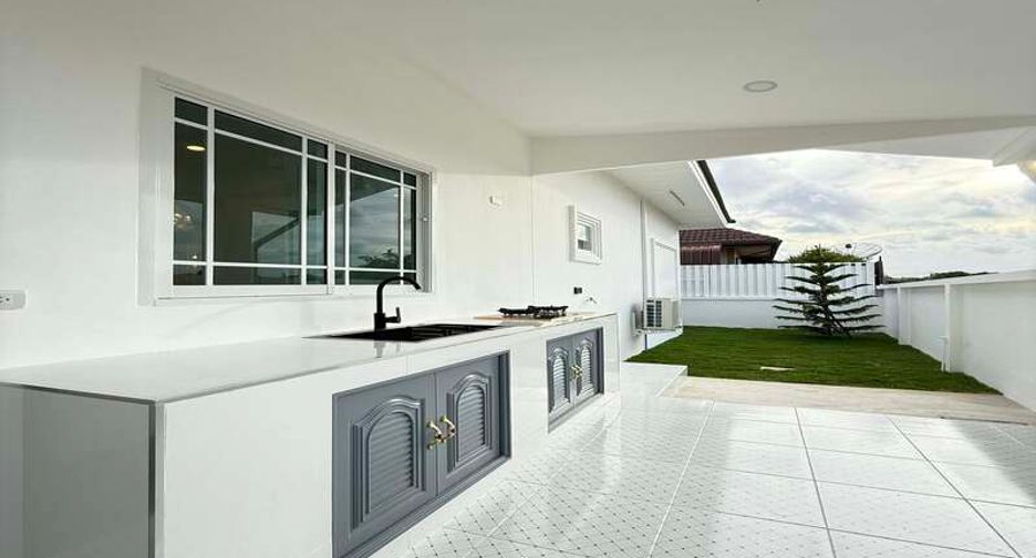 For rent 3 bedrooms villa in East Pattaya, Pattaya