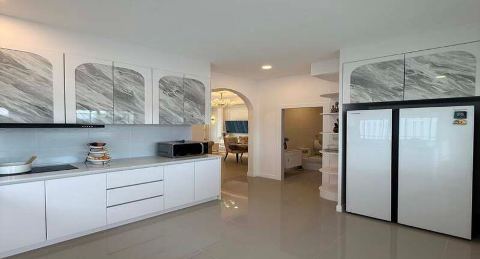 For rent 3 bedrooms villa in East Pattaya, Pattaya