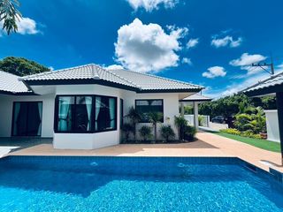 Villa zum Kauf mit 4 Zimmer in Bang Lamung, Chonburi
