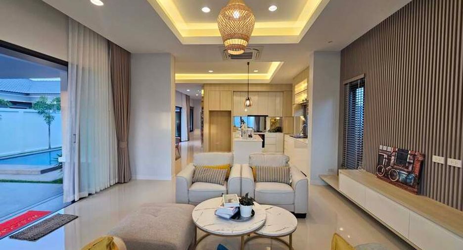 For sale 3 bedrooms villa in Huay Yai, Pattaya