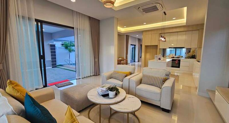 For sale 3 bedrooms villa in Huay Yai, Pattaya
