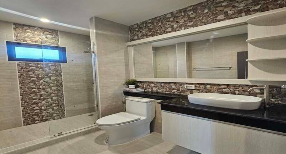 For sale 3 bedrooms villa in Huay Yai, Pattaya