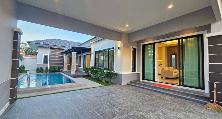 For sale 3 bedrooms villa in Huay Yai, Pattaya