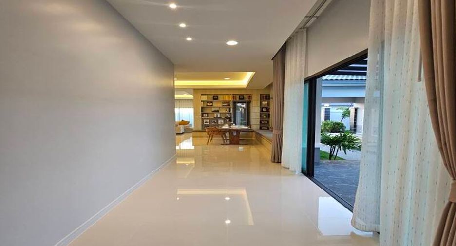 For sale 3 bedrooms villa in Huay Yai, Pattaya