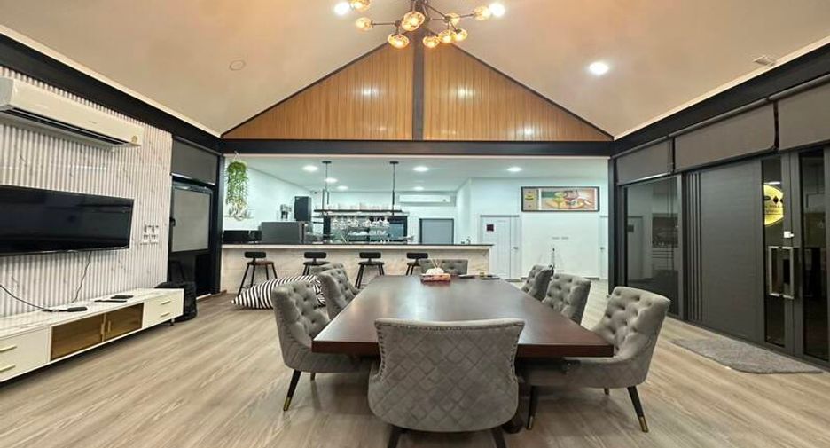 For rent 6 bedrooms villa in Huay Yai, Pattaya
