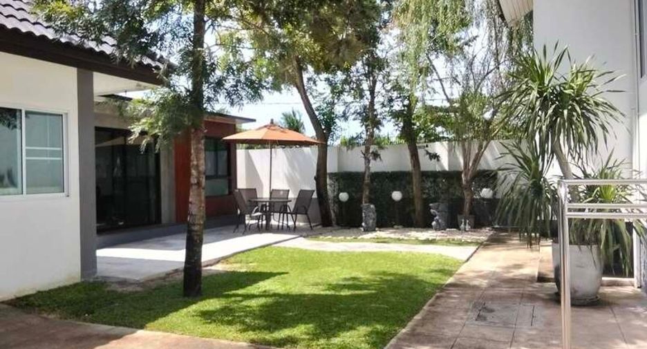 For rent 6 bedrooms villa in Huay Yai, Pattaya