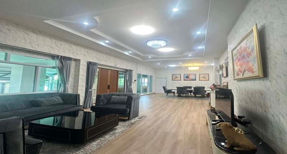For rent 6 bedrooms villa in Huay Yai, Pattaya