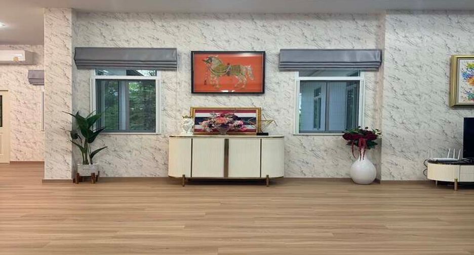 For rent 6 bedrooms villa in Huay Yai, Pattaya