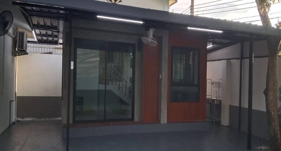 For rent 6 bedrooms villa in Huay Yai, Pattaya