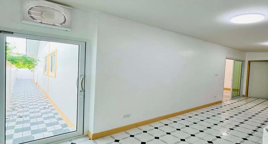For sale 2 bedrooms house in East Pattaya, Pattaya
