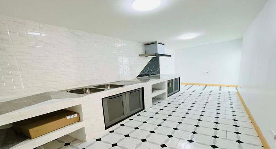 For sale 2 bedrooms house in East Pattaya, Pattaya