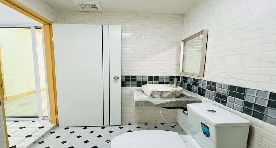 For sale 2 bedrooms house in East Pattaya, Pattaya