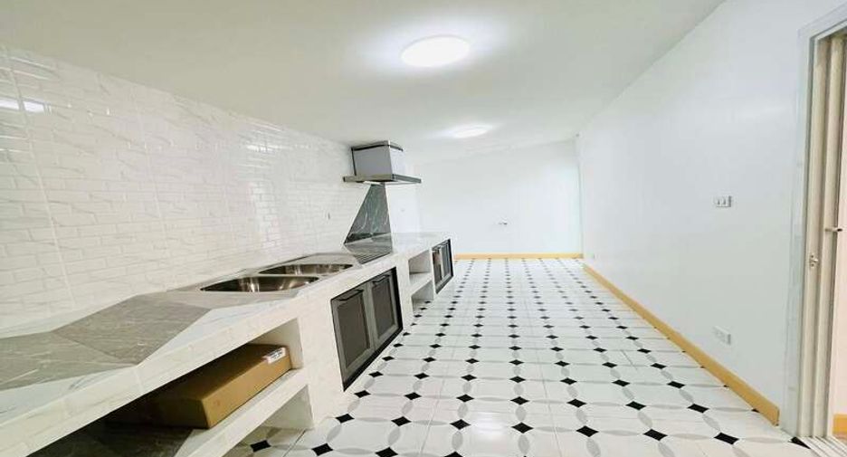 For sale 2 bedrooms house in East Pattaya, Pattaya
