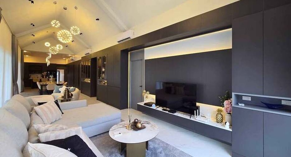 À vendre 5 chambres villa à Bang Lamung, Chonburi