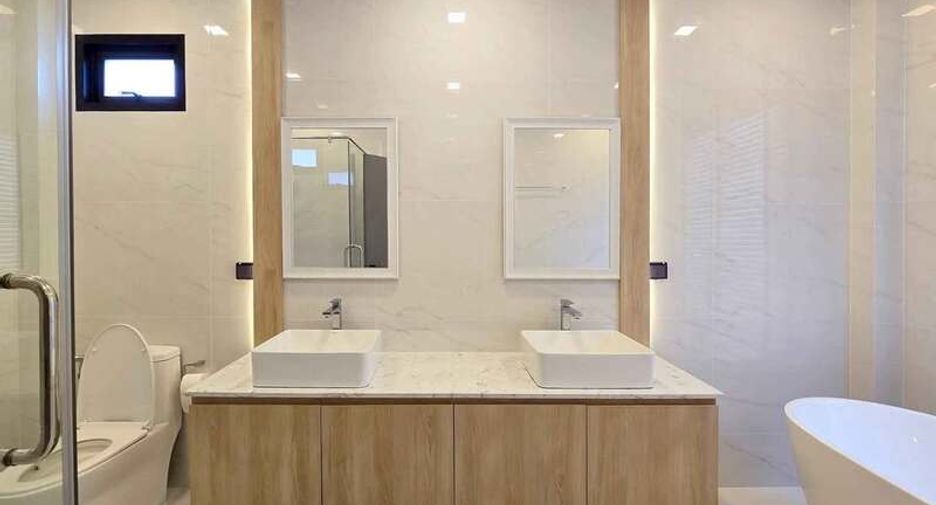 À vendre 5 chambres villa à Bang Lamung, Chonburi