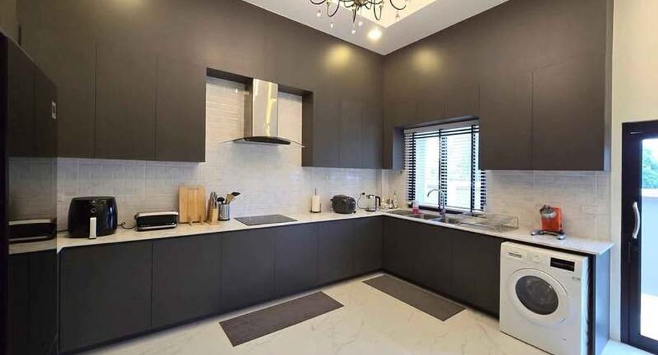 À vendre 5 chambres villa à Bang Lamung, Chonburi