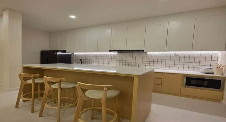 For sale 5 bedrooms house in East Pattaya, Pattaya