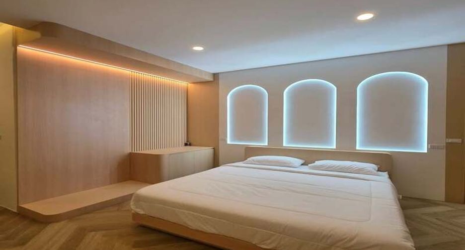 For sale 5 bedrooms house in East Pattaya, Pattaya